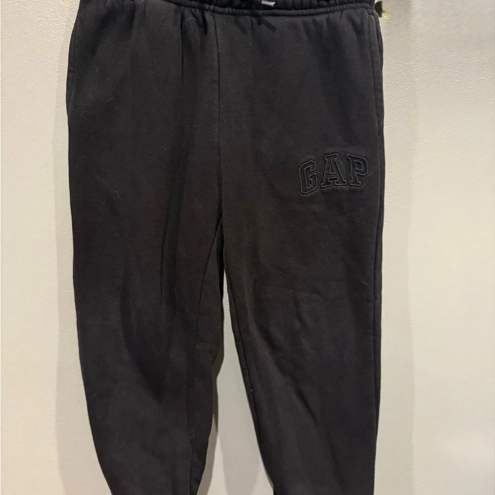 *GENTLY WORN* GAP Kids Size 4 Years VintageSoft Arch Logo Joggers - Picture 1 of 6